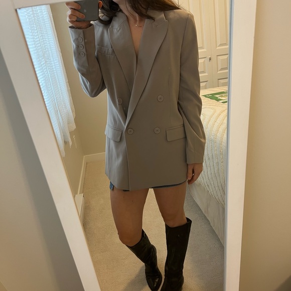 New with tags DOUBLE BREAST OVERSIZED BLAZER - Picture 2 of 4